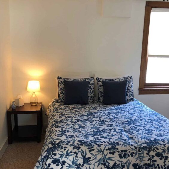 WideRiverInn_bedroom