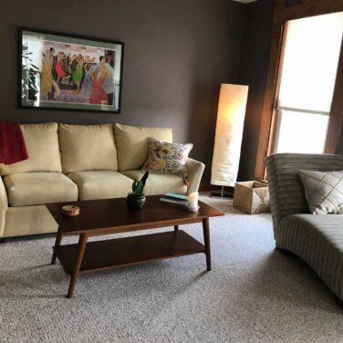 WideRiverInn_livingroom